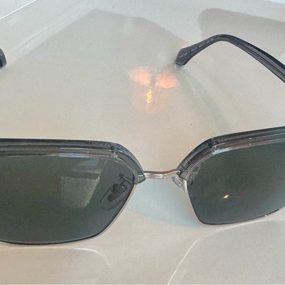 Versace Sunglasses - Picture 7 of 11